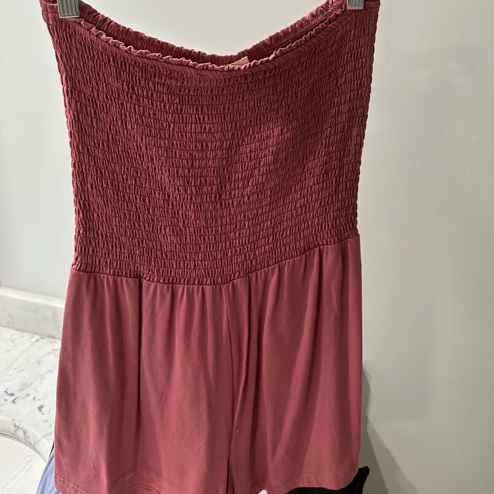 Super cute strapless romper!!